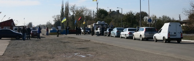 На границе с Крымом бойцы «Правого сектора» заставляют таксистов возить им продукты, – «Къырым бирлиги»