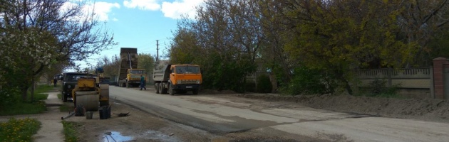 В крымскотатарском массиве под Симферополем начали ремонтировать трассу